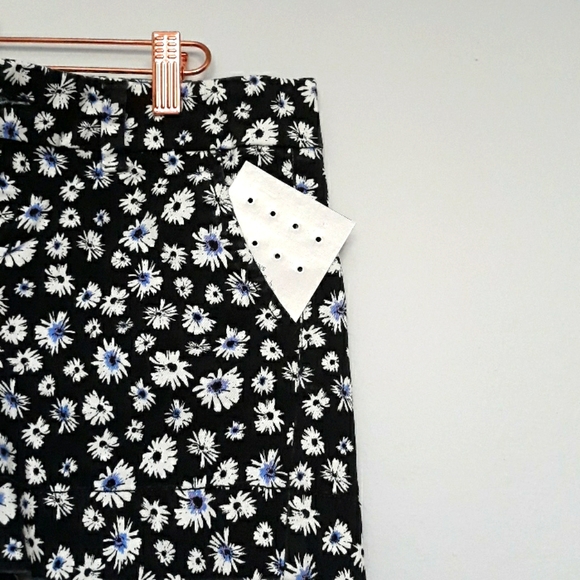 American Eagle Outfitters Girl Floral Short Sz 4 - Picture 4 of 6